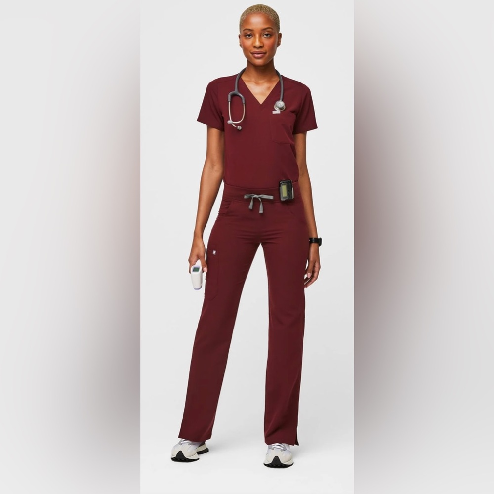 FIGS Kade Cargo Burgundy Scrub Pants Size S/Petite